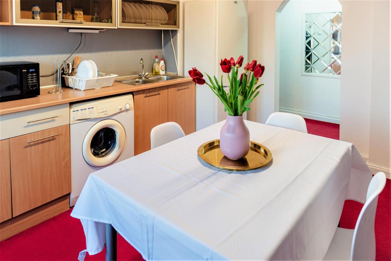 Parliament Marriott Unirii Square 5 Bedrooms Luxury Apartment Old Town Бухарест Экстерьер фото